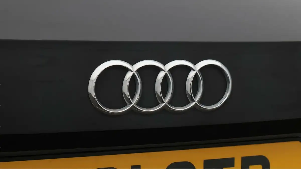 2021-audi-q2-10-30-tfsi-sport-big-21