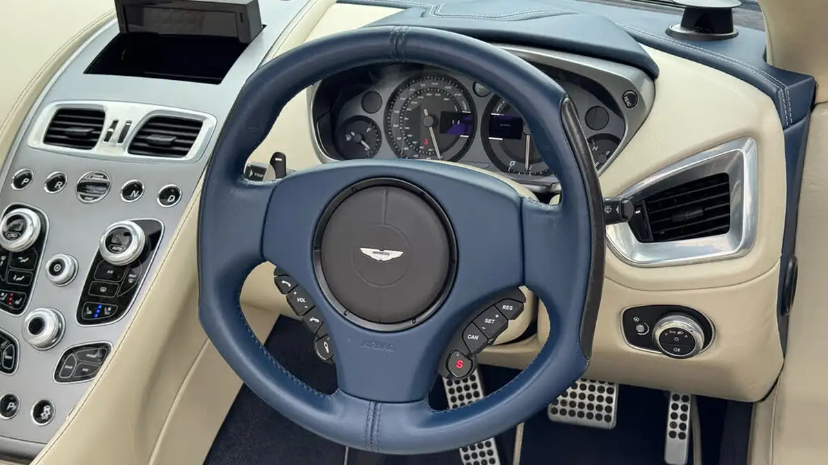 2014-aston-martin-vanquish-big-10