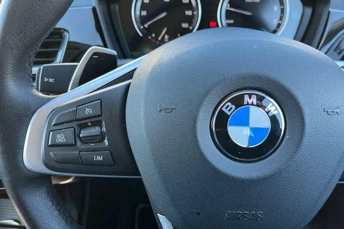 2021-bmw-x1-20-sdrive20i-xline-big-35