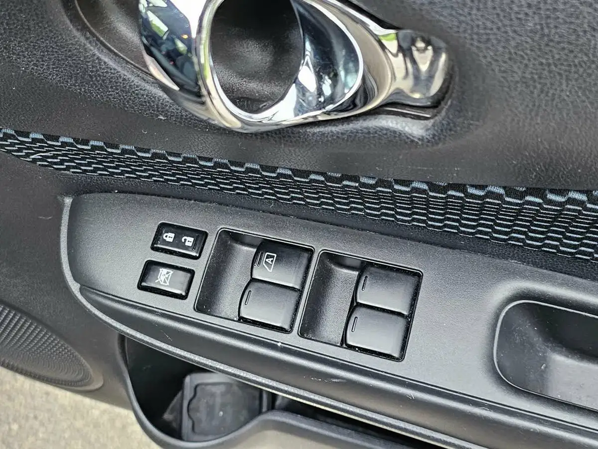 2014-nissan-note-15dci-acenta-premium-style-pack-big-18