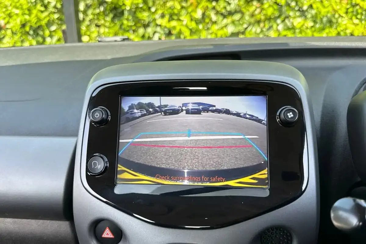2020-toyota-aygo-10-vvt-i-x-play-big-46