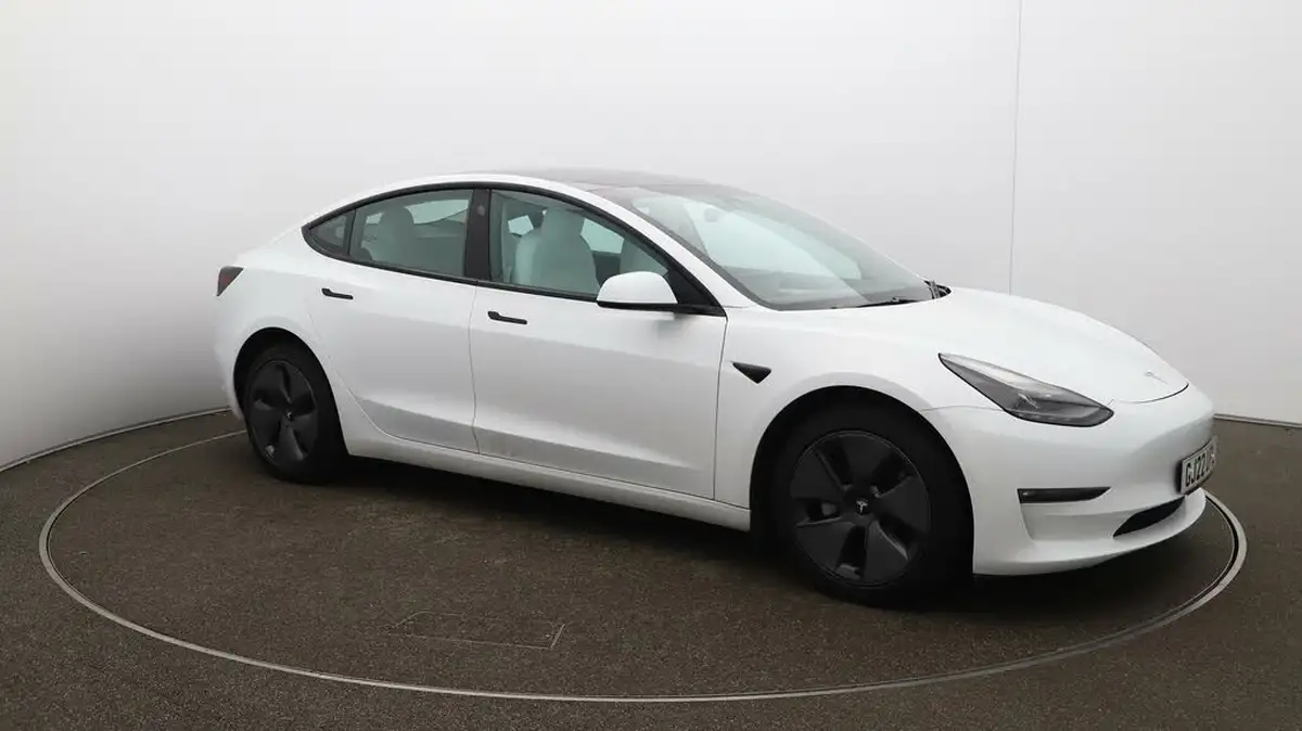 2022-tesla-model-3-e-long-range-big-44