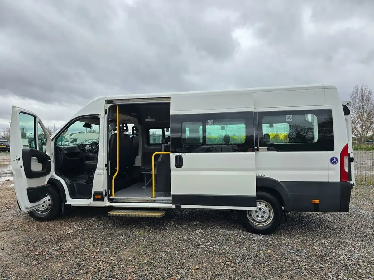 2018-peugeot-boxer-20-bluehdi-440-l4-h2-130-panel-big-11