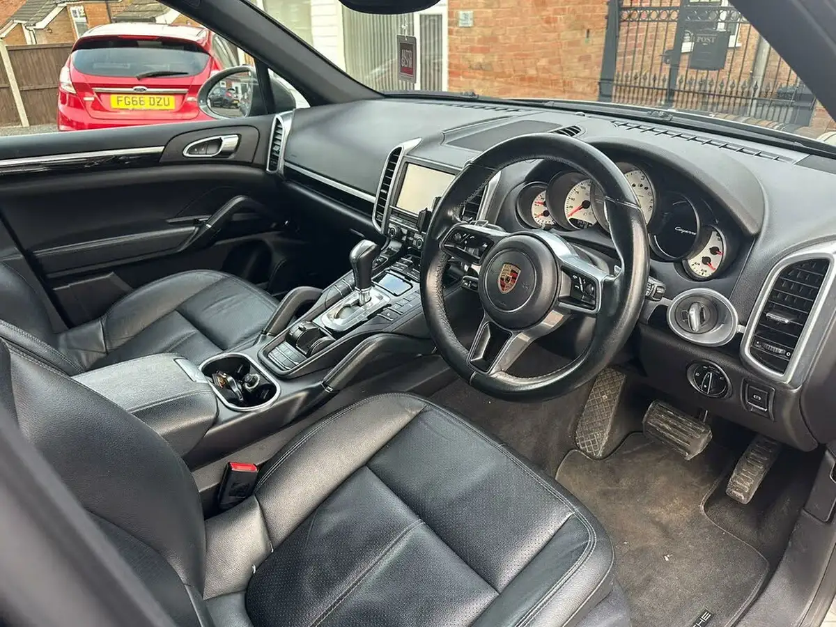 2015-porsche-cayenne-30td-big-6