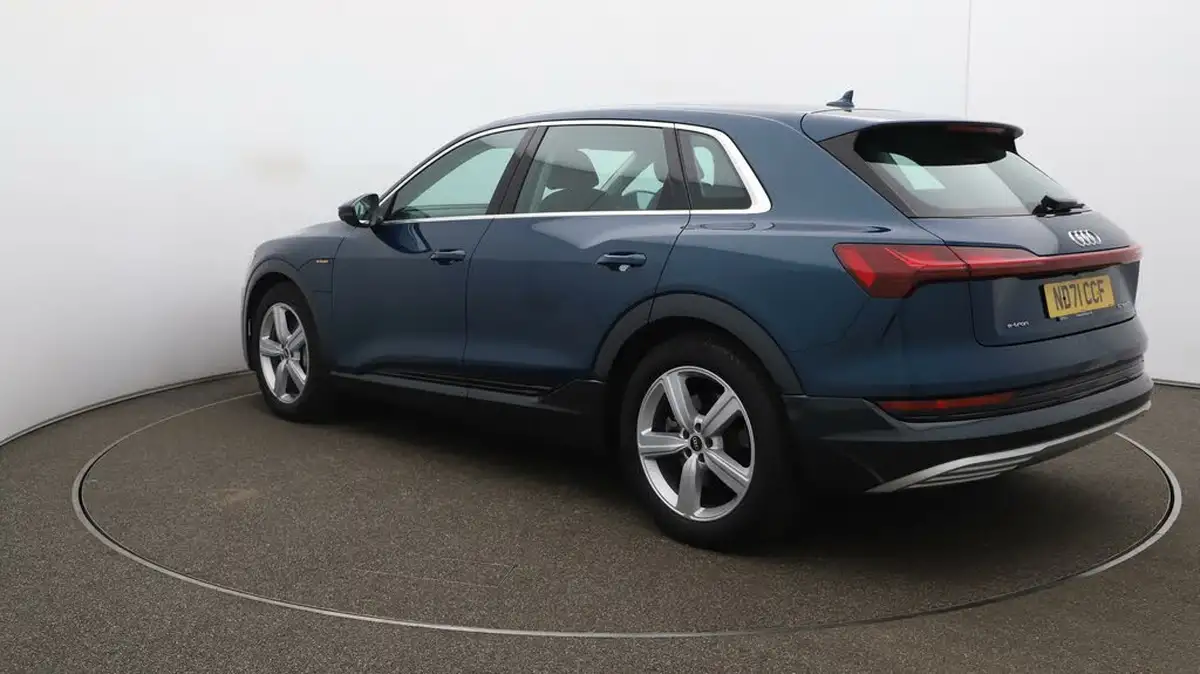 2021-audi-e-tron-50e-technik-station-wagon-big-37