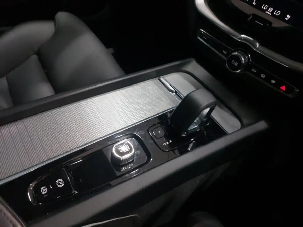 2023-volvo-xc60-20-b5-plus-big-16