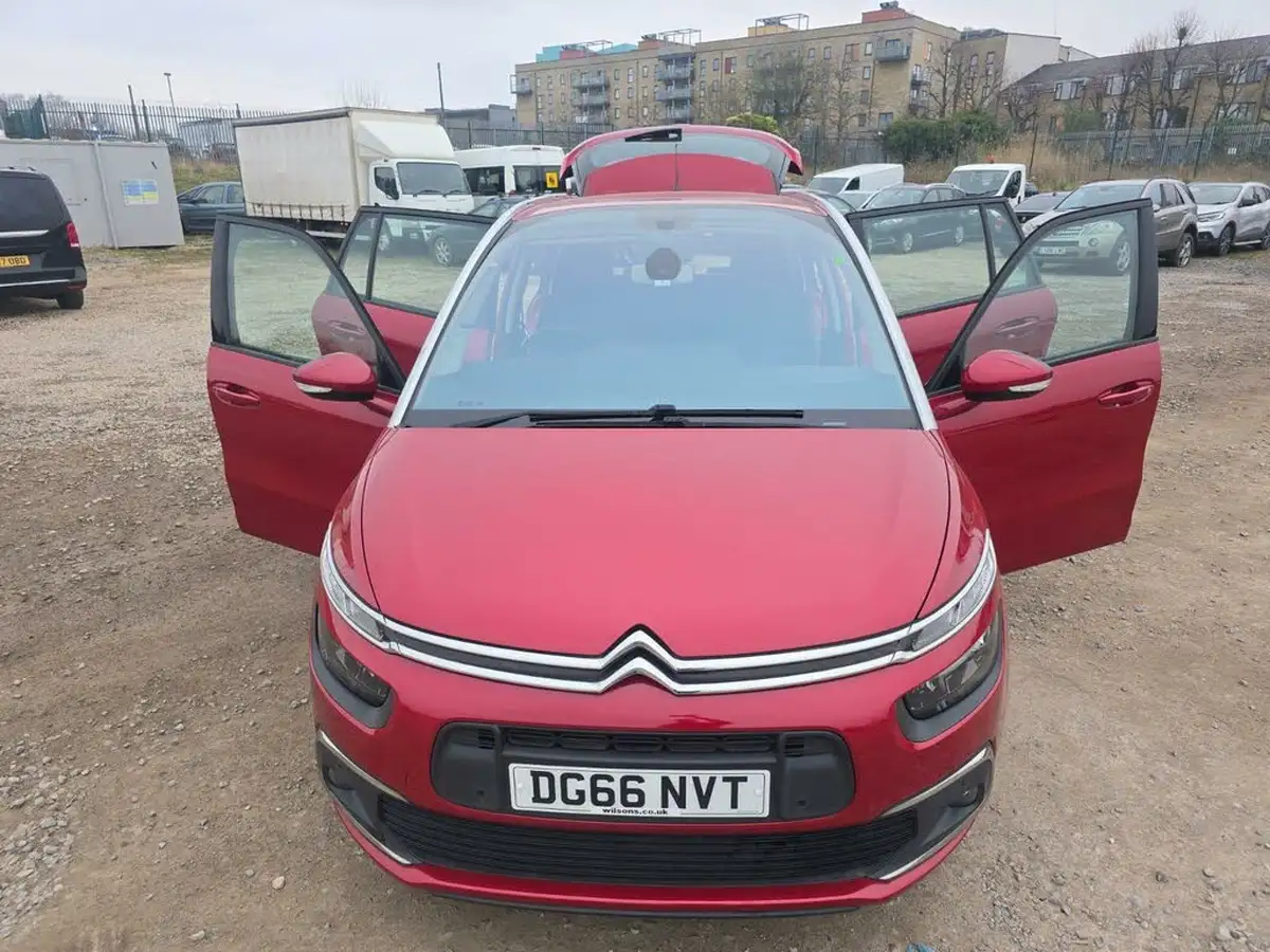 2016-citroen-grand-c4-picasso-16bluehdi-feel-eat6-big-8