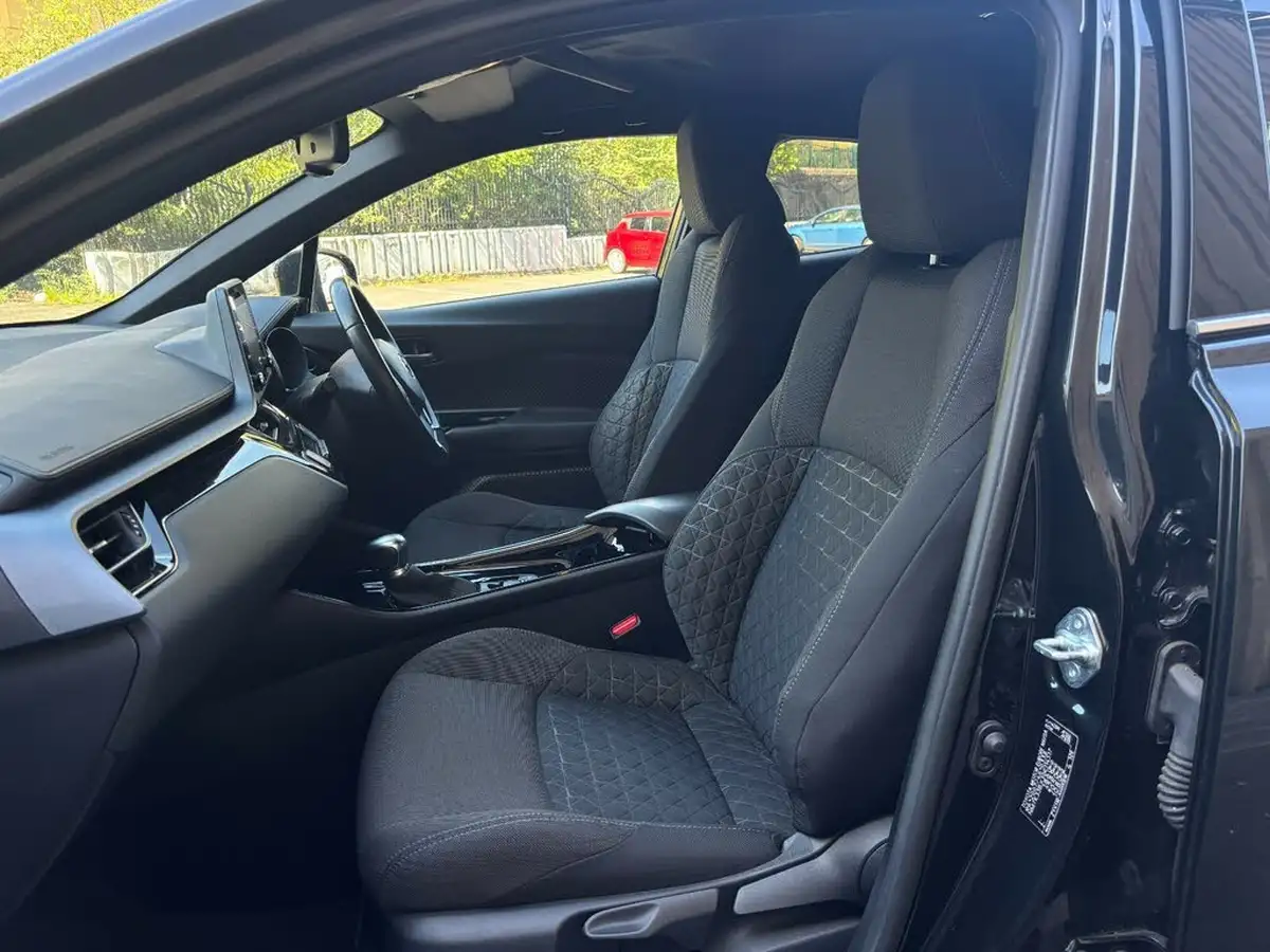 2021-toyota-c-hr-18-vvt-i-design-big-10