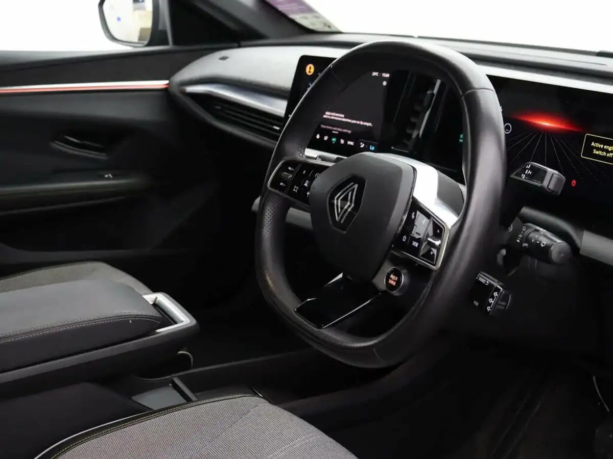 2023-renault-megane-e-tech-e-techno-big-11