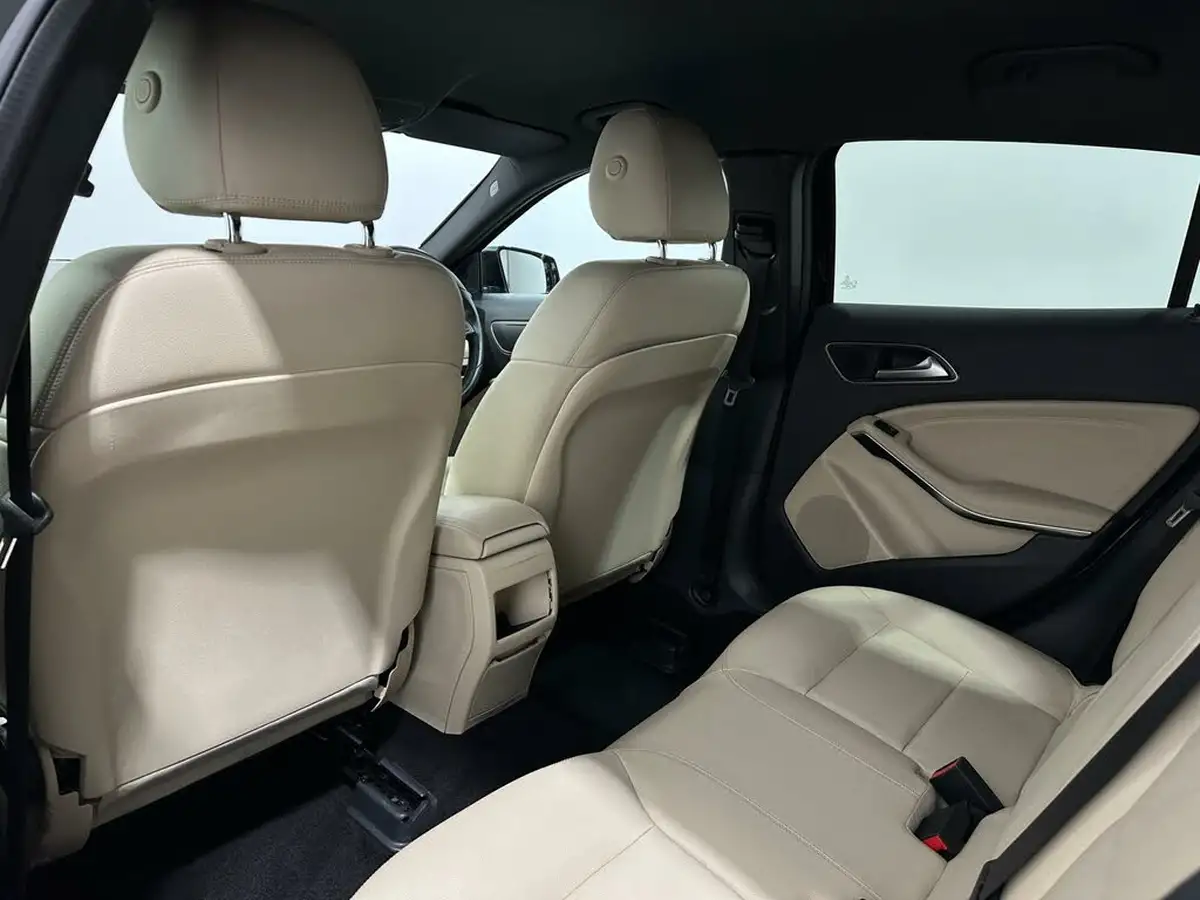 2017-mercedes-benz-gla-class-21d-gla-200d-se-executivess-7g-dct-big-35