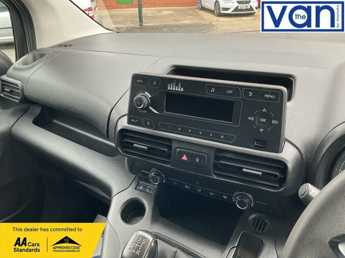 2019-vauxhall-combo-15cdti-sportive-2300-16v-100pseu6dt-l1h1-panel-big-19