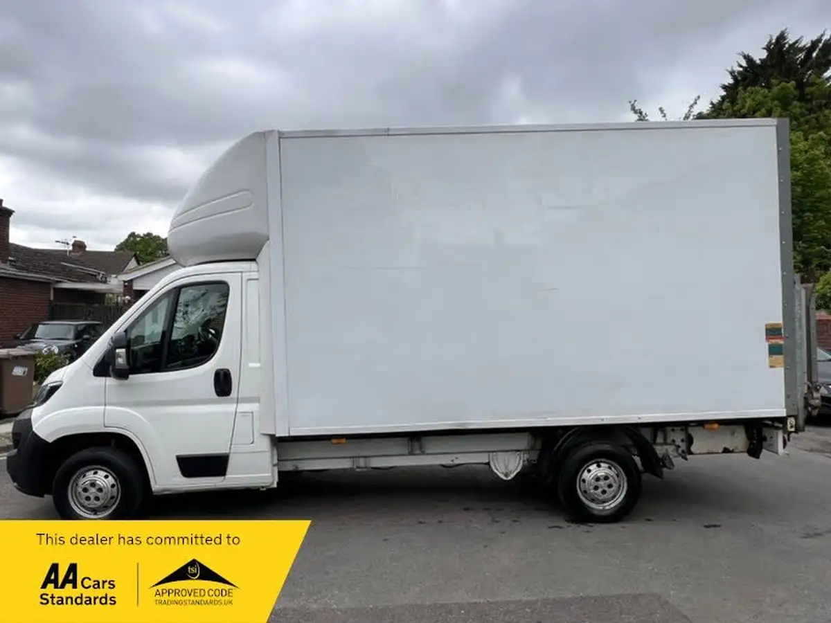 2019-peugeot-boxer-20-bluehdi-335-l4-luton-bfb-big-5