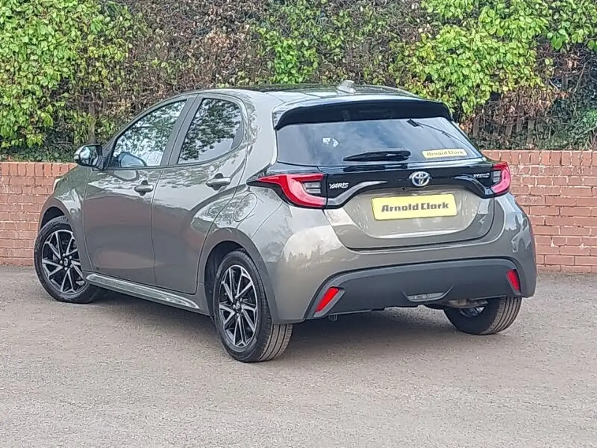 2022-toyota-yaris-15-vvt-i-design-big-1