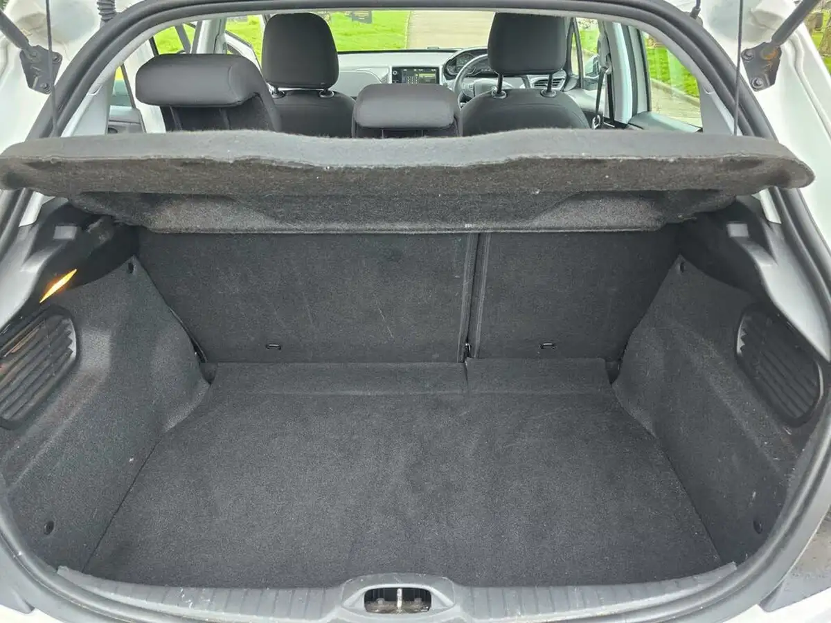 2015-peugeot-208-12-puretech-active-5d-big-36