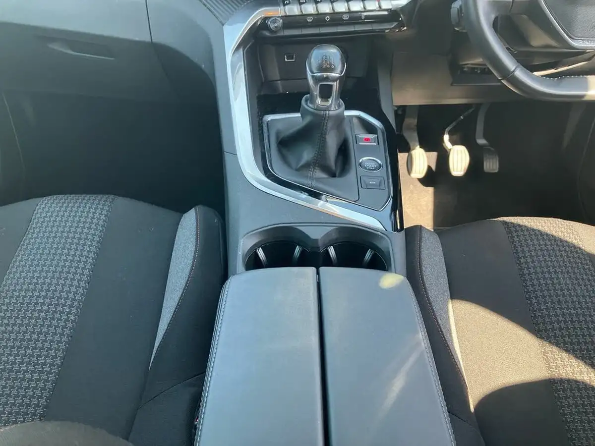 2021-peugeot-5008-suv-12-puretech-active-premium-big-16