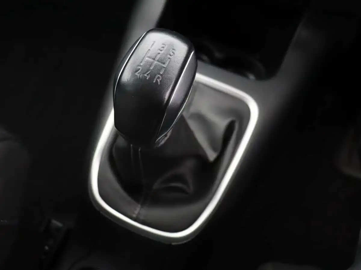 2023-citroen-c3-12-puretech-elle-83ps-ss-big-26