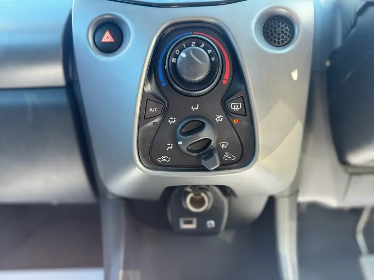 2019-toyota-aygo-10-vvt-i-x-play-tss-x-shift-big-15