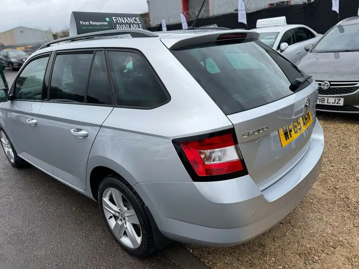 2015-skoda-fabia-12-tsi-se-l-109ps-estate-big-14
