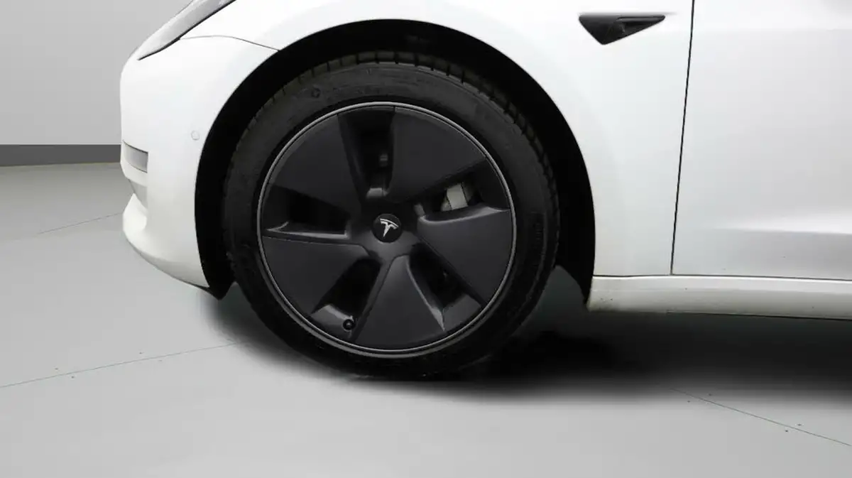 2020-tesla-model-3-e-long-range-big-17