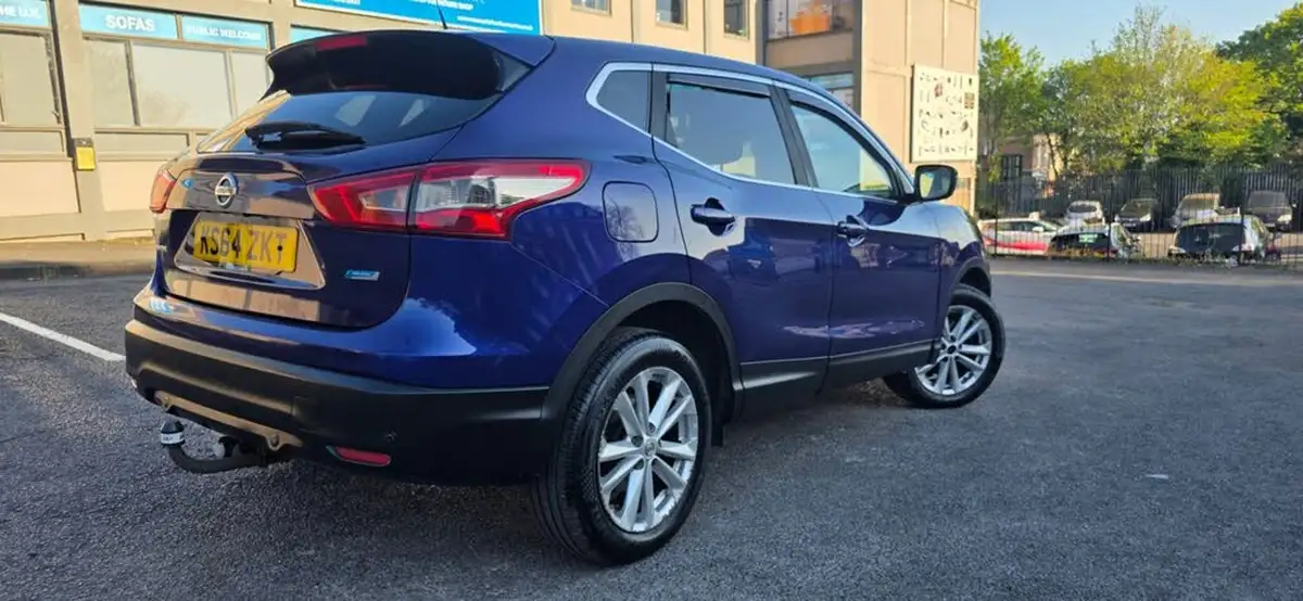 2015-nissan-qashqai-15dci-acenta-premium-big-2