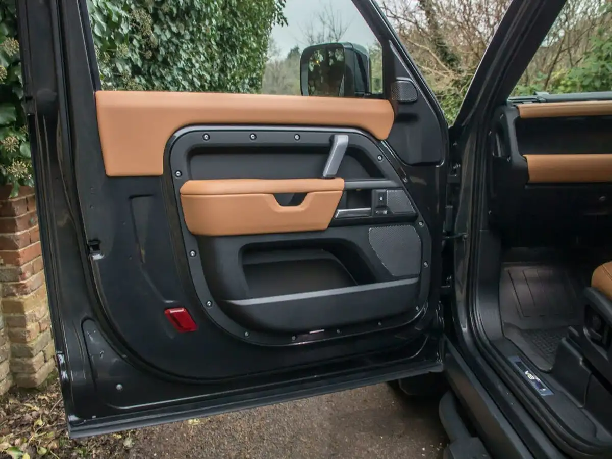 2024-land-rover-90-defender-50-p525-v8-5000cc-big-14
