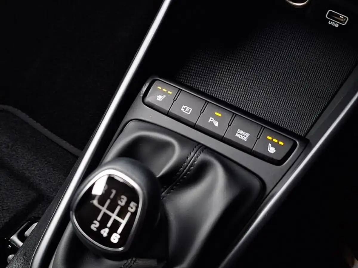 2024-hyundai-i20-10-t-gdi-premium-big-16