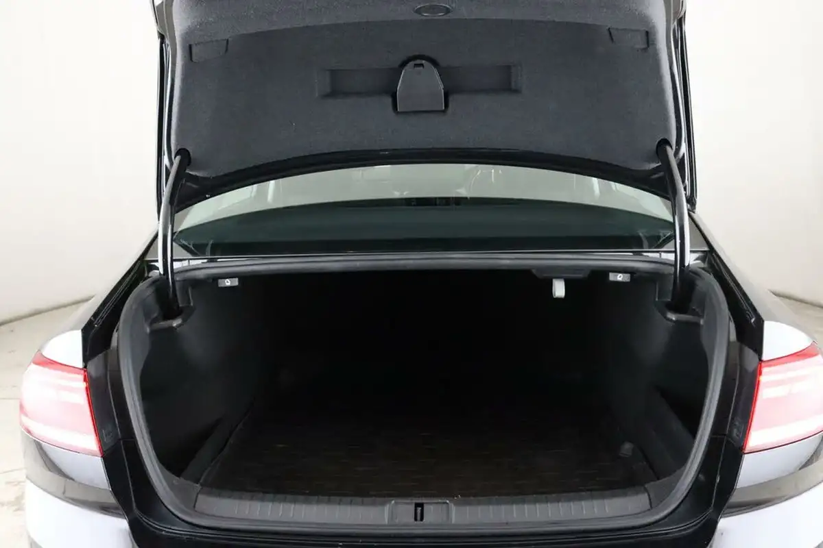 2020-volkswagen-passat-20tdi-se-nav-150ps-saloon-4d-dsg-big-13