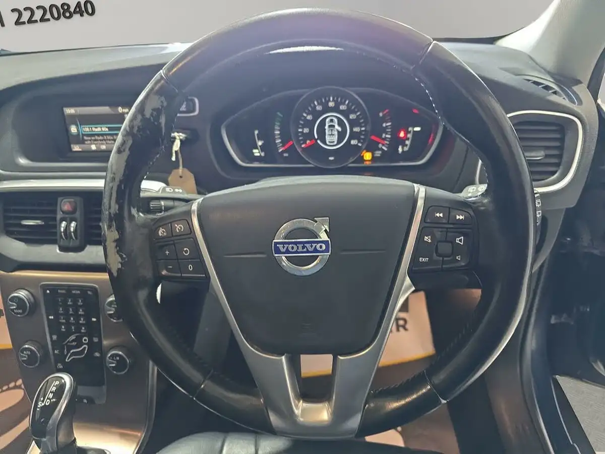 2015-volvo-v40-16td-d2-cross-country-lux-powershift-big-14