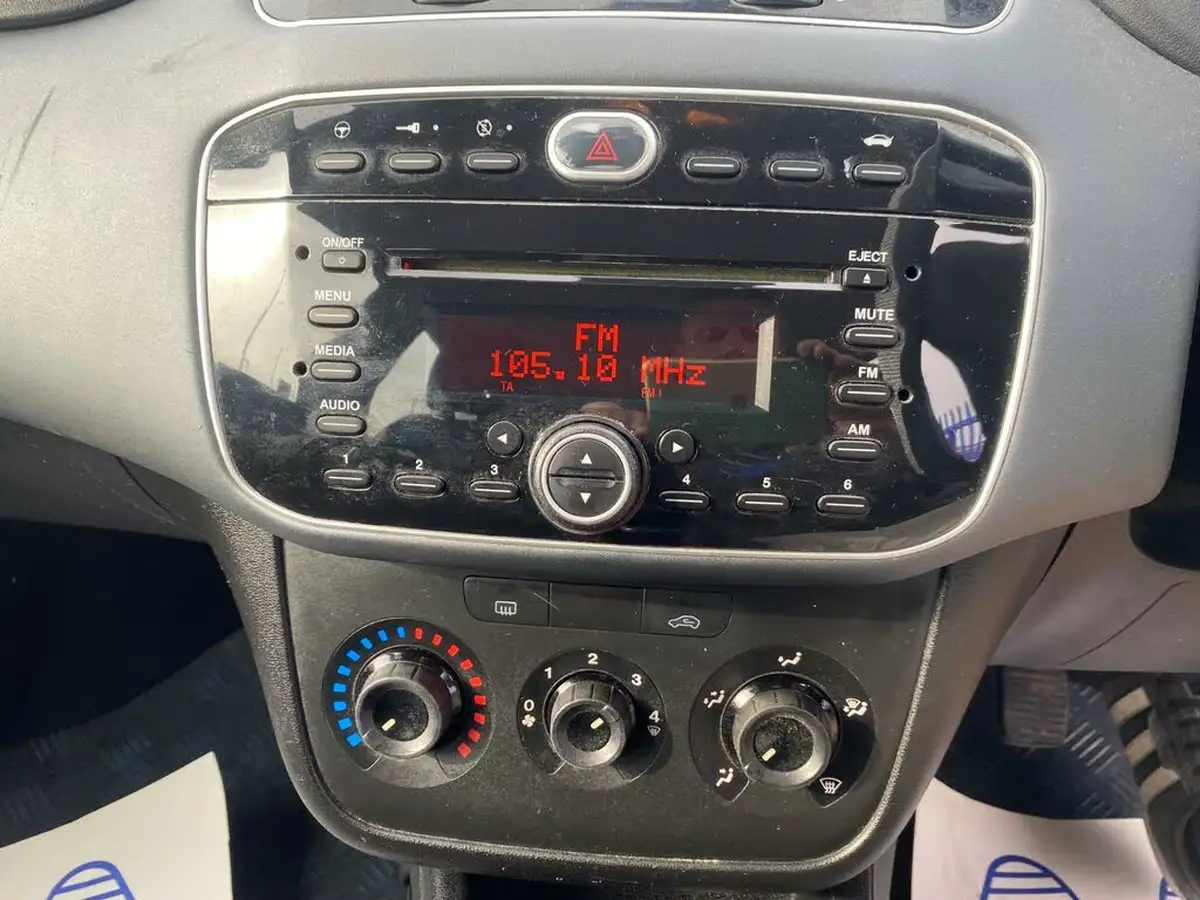 2010-fiat-punto-evo-14-active-5d-big-15