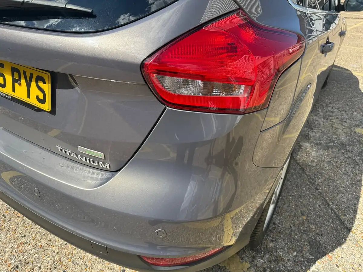 2015-ford-focus-10t-titanium-125ps-hatchback-big-15