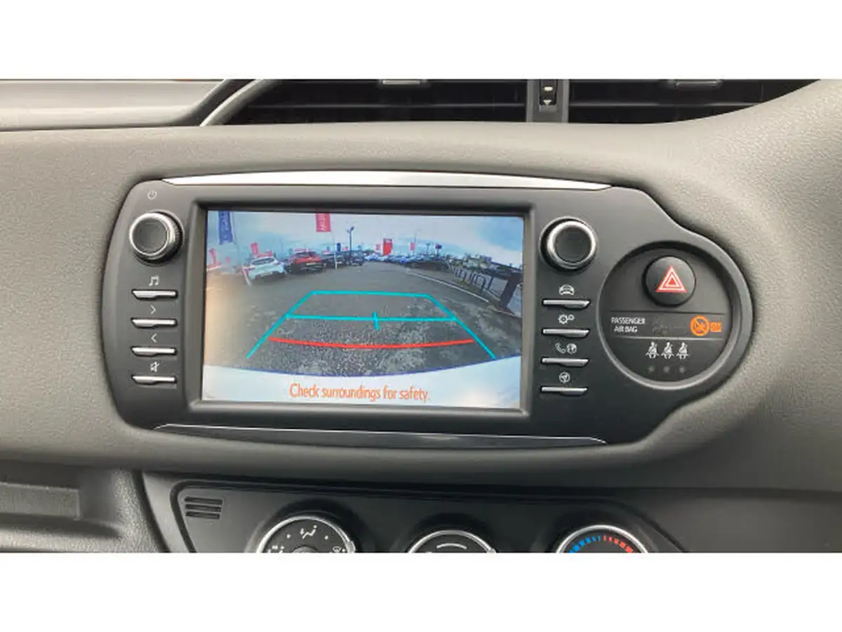 2017-toyota-yaris-15-vvt-i-icon-111bhp-big-23