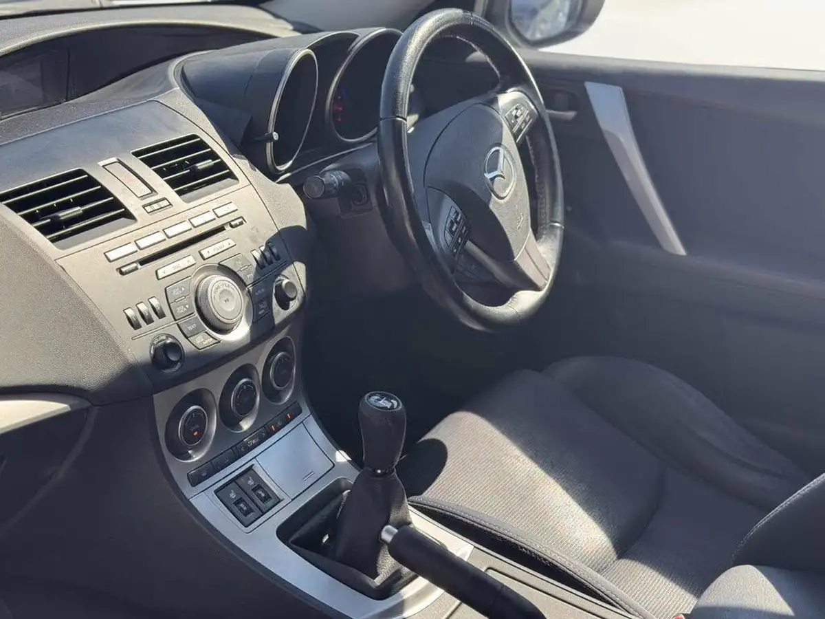 2010-mazda-mazda3-16-takuya-big-22