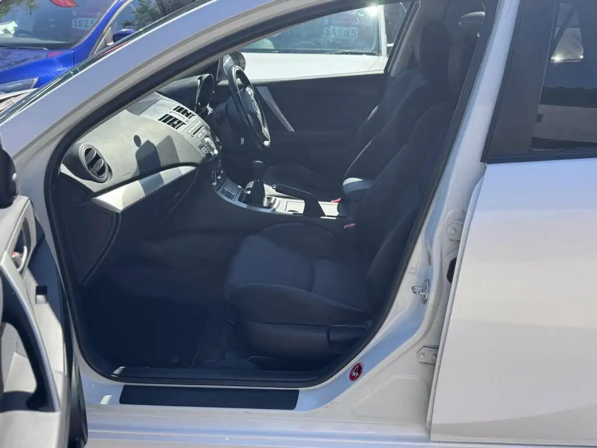 2010-mazda-mazda3-16-takuya-big-50