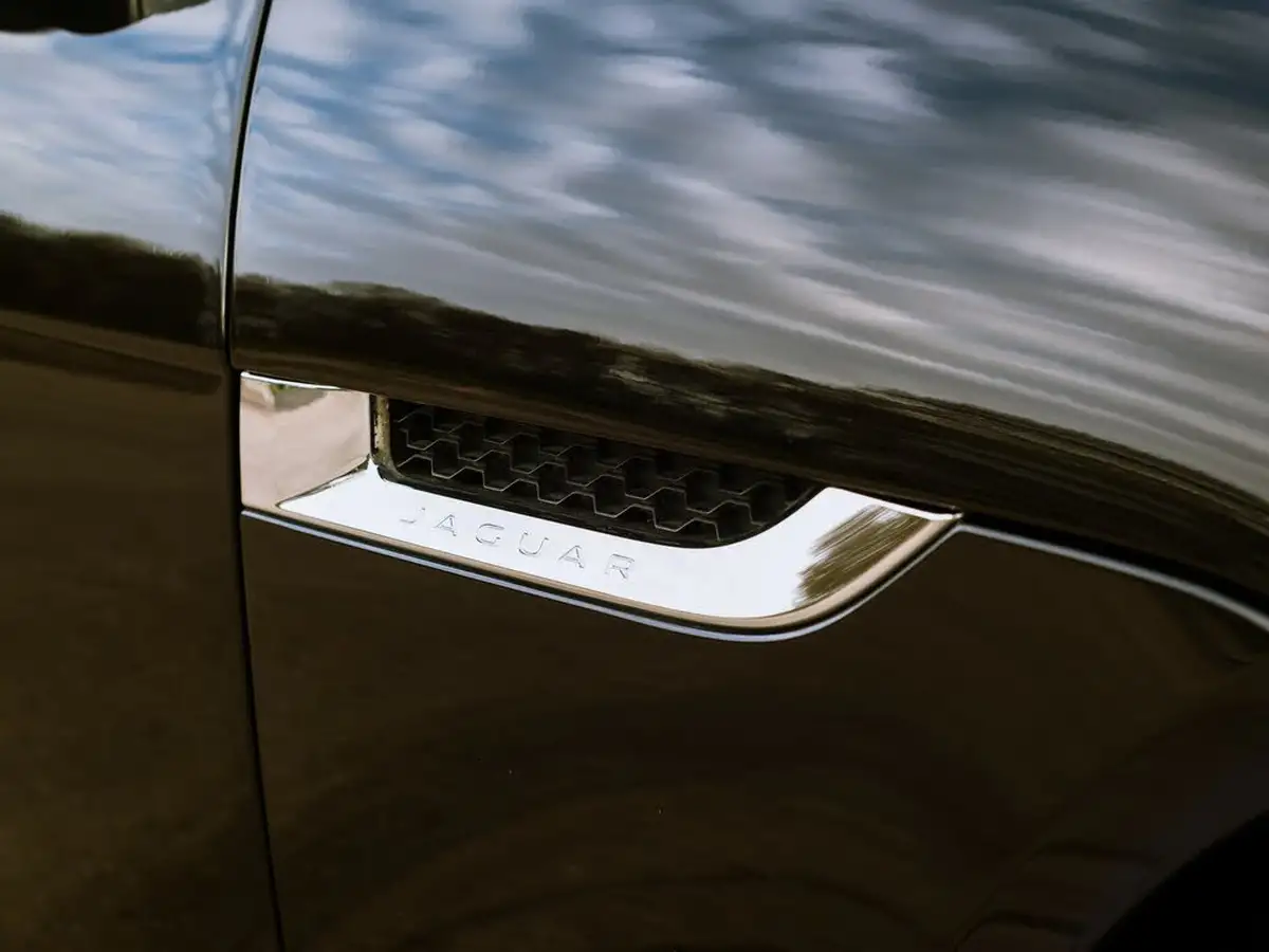 2015-jaguar-f-type-30-v6-coupe-quickshift-big-43