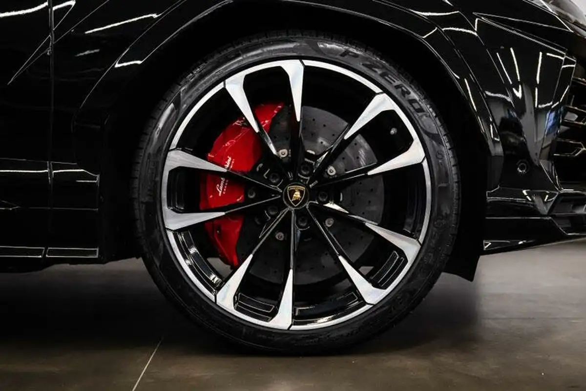 2020-lamborghini-urus-40-no-trim-big-8