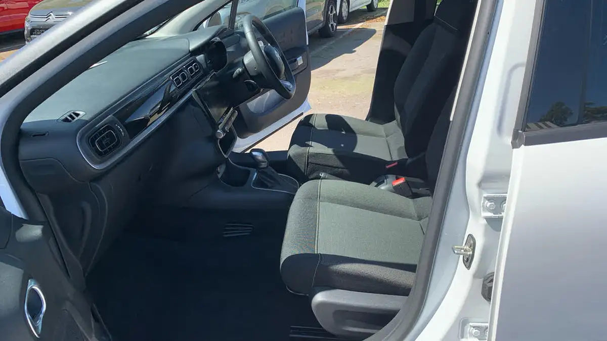 2024-citroen-c3-12-puretech-plus-110ps-eat6-big-11