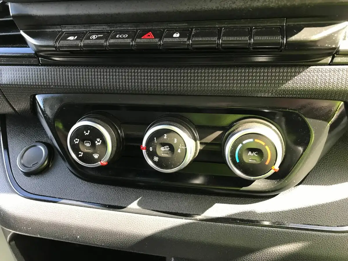 2022-renault-trafic-20dci-sl28-130-business-big-31