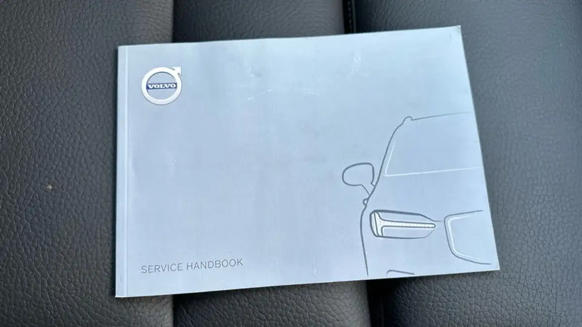2022-volvo-xc60-20-b5-plus-big-13