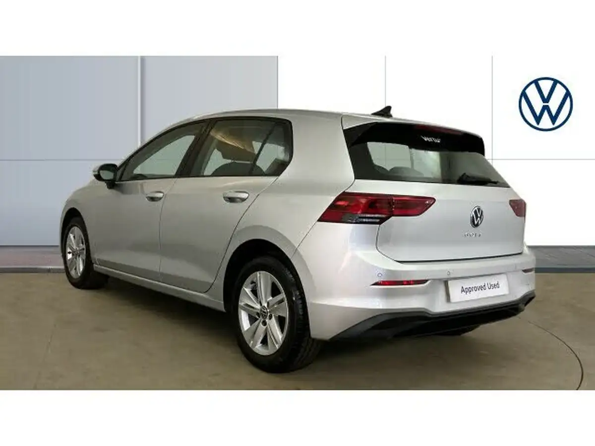 2023-volkswagen-golf-15-tsi-life-130ps-hatchback-big-2