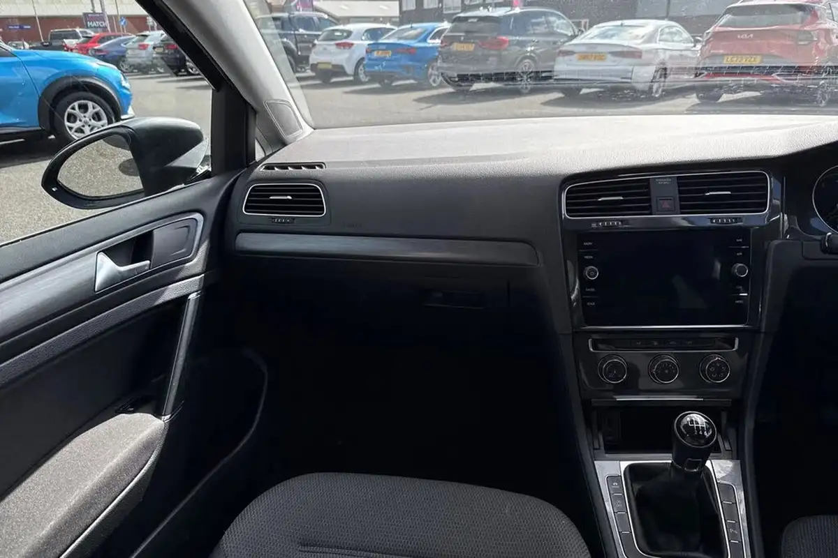 2019-volkswagen-golf-15-tsi-match-edition-150ps-hatchback-big-19
