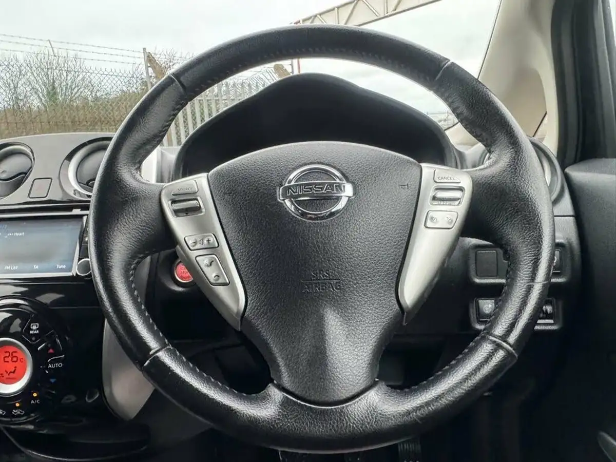 2014-nissan-note-15dci-tekna-big-18