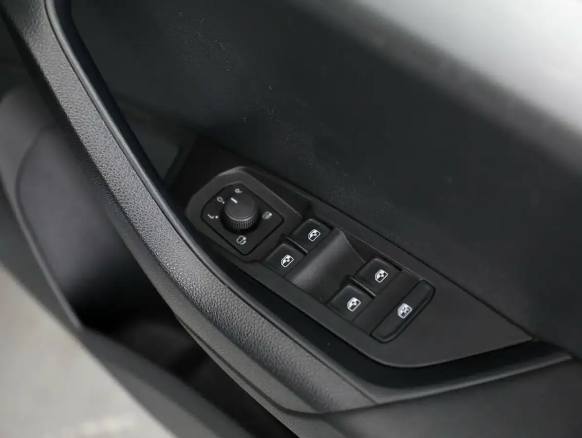 2021-skoda-karoq-15-tsi-se-technology-dsg-big-35