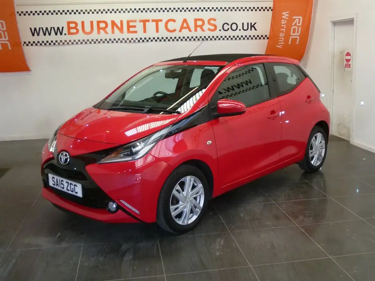 2015-toyota-aygo-10-x-pression-x-wave-x-tra-convenience-x-nav-big-1