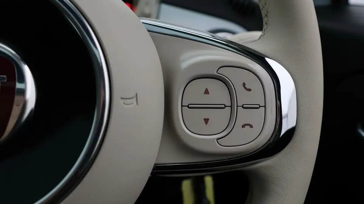 2023-fiat-500-10-big-25