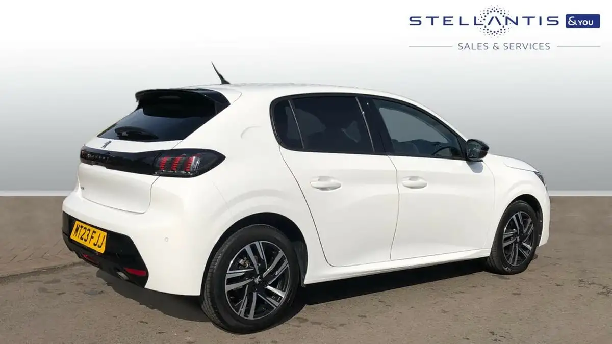 2023-peugeot-208-12-puretech-allure-premium-100ps-big-2