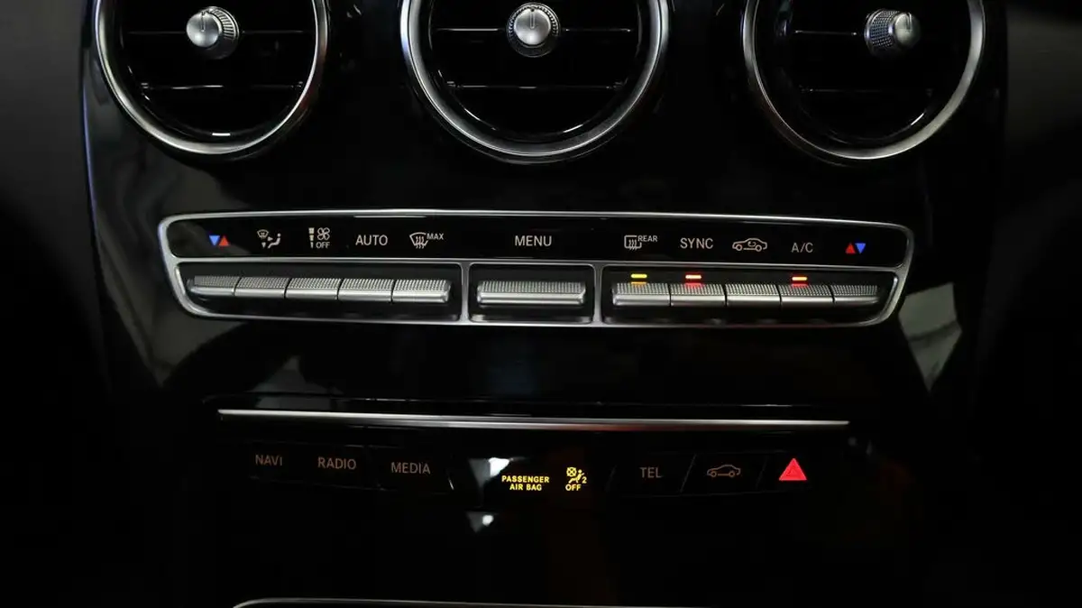 2019-mercedes-benz-c-class-15-c200-amg-line-premiumss-saloon-4d-big-11