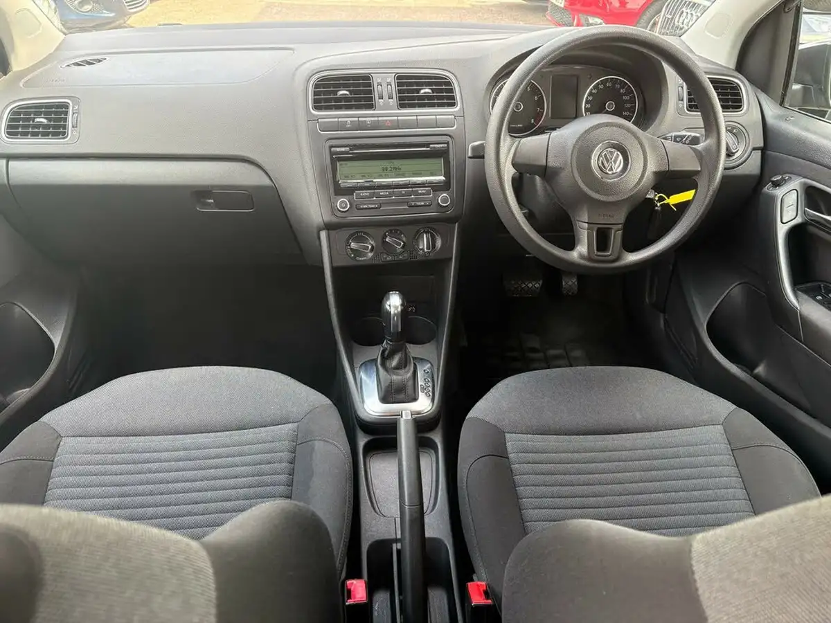 2010-volkswagen-polo-14-se-86ps-5d-dsg-big-14