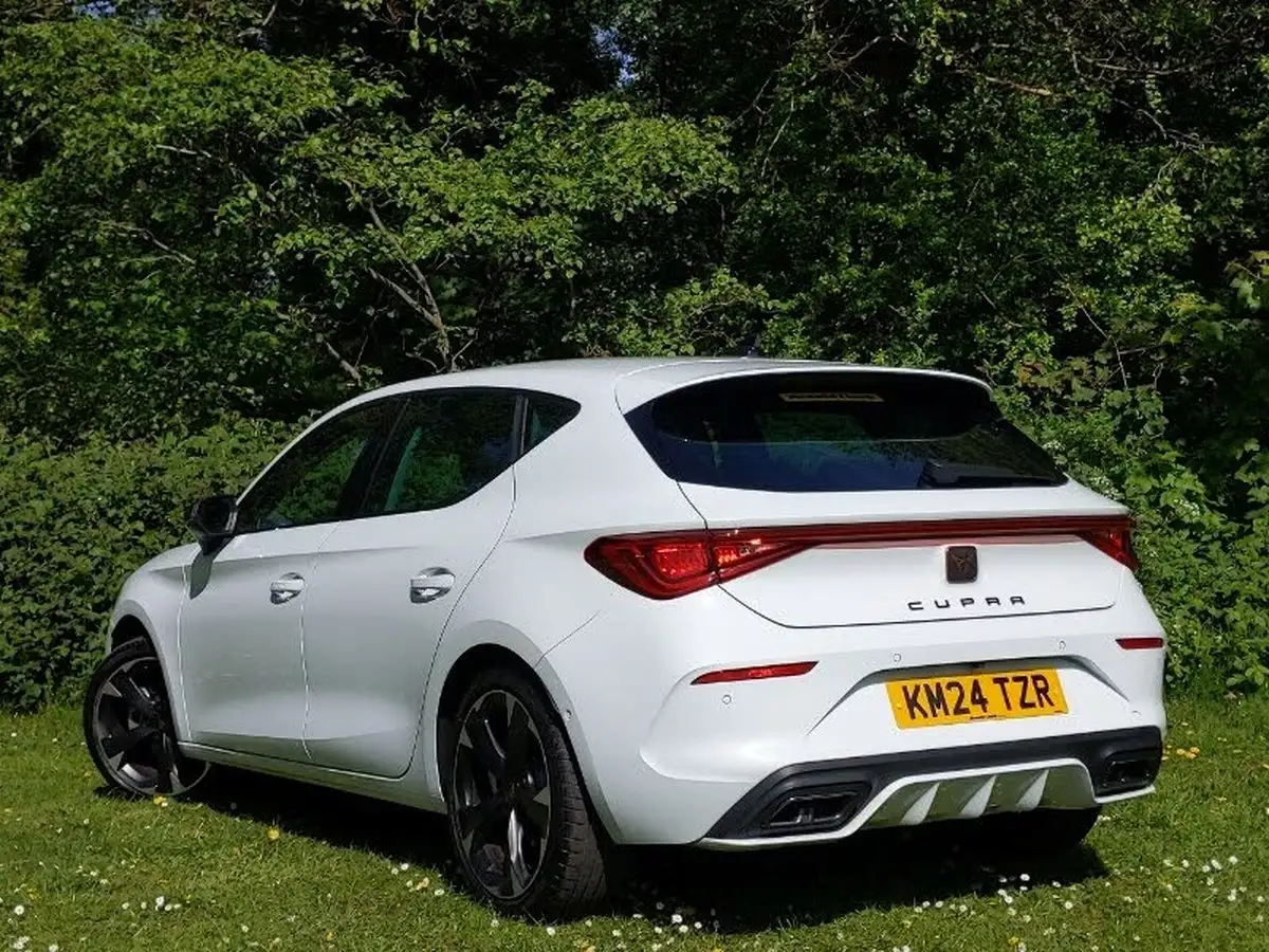 2024-cupra-leon-nf-15-etsi-v1-hatchback-big-1