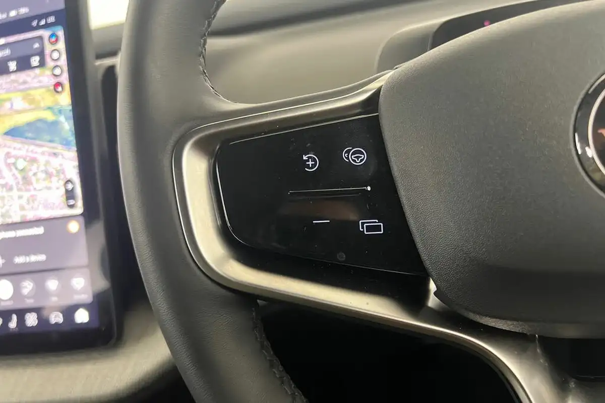 2024-volvo-ex30-e-single-motor-plus-extended-range-big-10