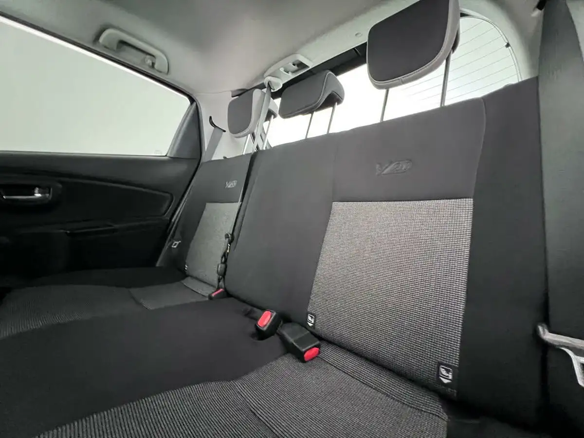 2019-toyota-yaris-15-vvt-i-y20-98bhp-hybrid-1497cc-e-cvt-big-13